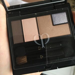 Clé de peau beauté eyeshadow quad shiseido palette